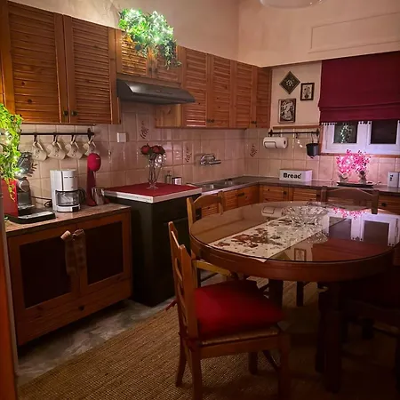 Amaryllis Apartamento Karpenísion